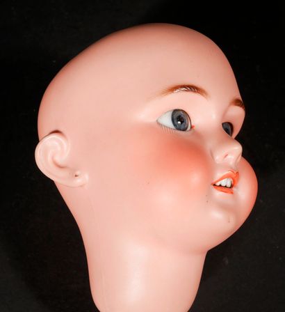*DEP

Tête de poupée en porcelaine, yeux...