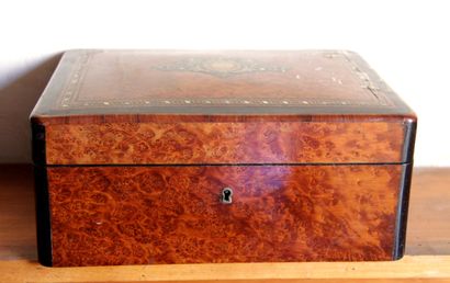 Coffret à bijoux en placage de ronde et marquèterie...