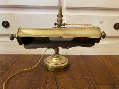 Lampe de bureau en laiton

H : 28 cm.