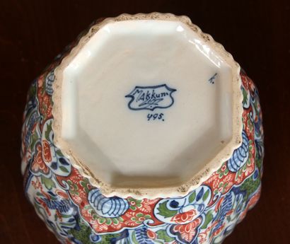 DELFT

Paire de vases balustres couverts...