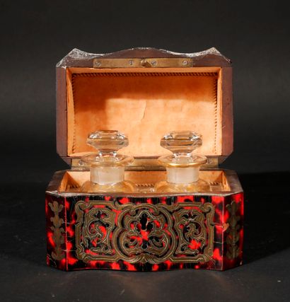 *Coffret à parfum en bois de placage à marquèterie...