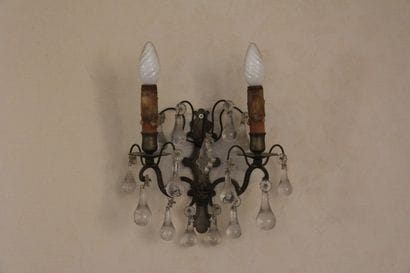 Lustre en métal et pampilles à six lumières...