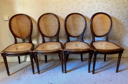 *Six chaises cabriolets cannées à dossier...