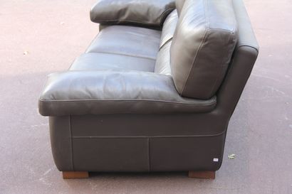 ROCHE BOBOIS

Mobilier de salon en cuir marron...
