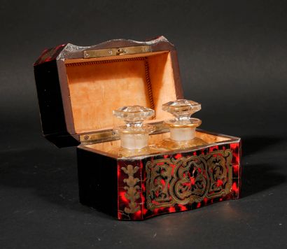 *Coffret à parfum en bois de placage à marquèterie...