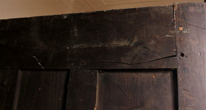 Petite armoire en bois naturel sculpté, XIXème...