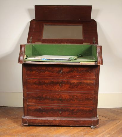 Commode de toilettes en placage d'acajou,...