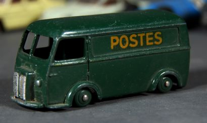 DINKY TOYS et autres

33 véhicules 1/43ème...