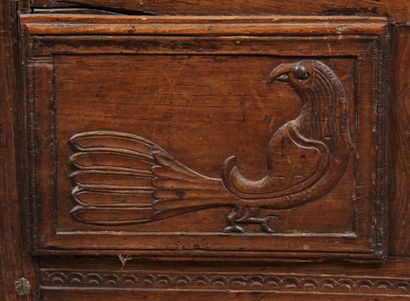 Petite armoire en bois naturel sculpté, XIXème...