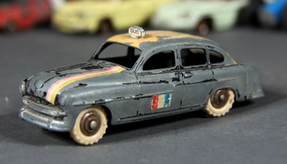 DINKY TOYS et autres

33 véhicules 1/43ème...