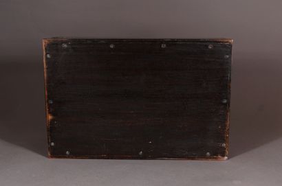 Coffret en bois laqué noir et marquèterie...