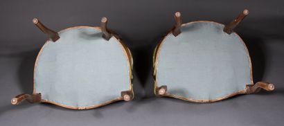 Paire de fauteuils cabriolets en bois naturel...
