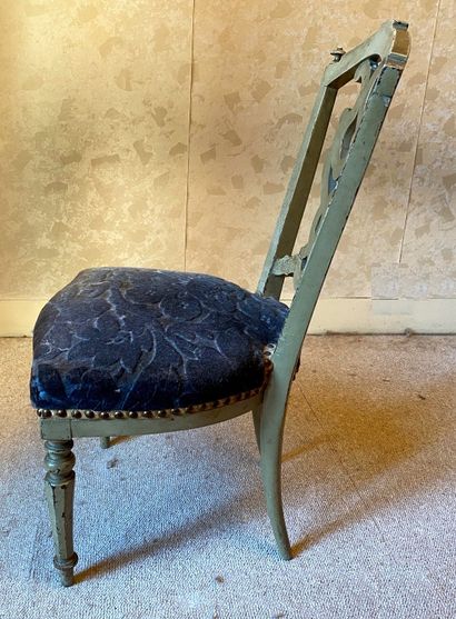 *Chaise d'enfant cabriolet en bois laqué...