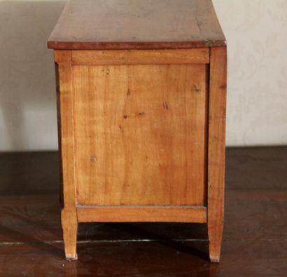 Commode de poupée en bois naturel

H : 30,5...