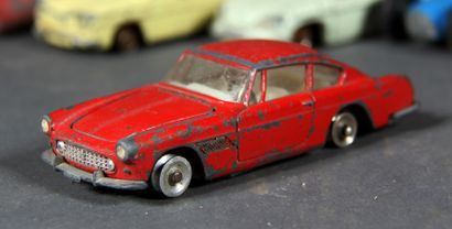 DINKY TOYS et autres

33 véhicules 1/43ème...