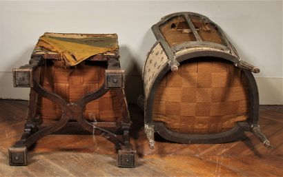 Lot :

-Chaise en bois naturel à dossier...