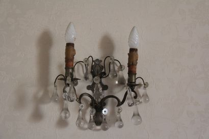 Lustre en métal et pampilles à six lumières...