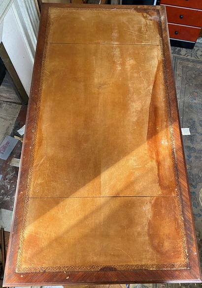 Albert GOUMAIN

Bureau plat en bois de placage,...