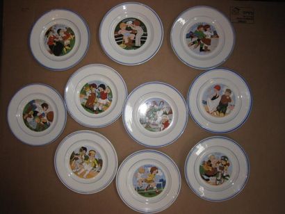 Série complète de 12 assiettes à dessert...