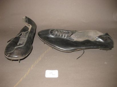 Paire de pointes en cuir . Taille 1US
Vers...