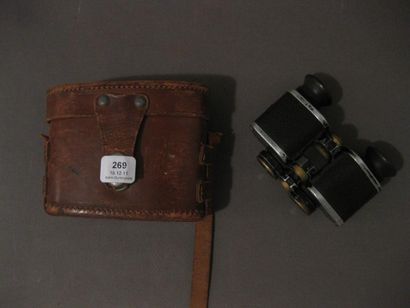 Jumelles dans leur étui en cuir (Opticiensdes...