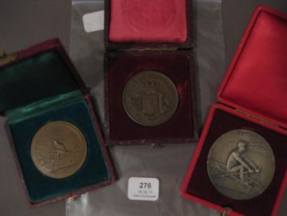 3 Médailles aviron en bronze dans leur é...