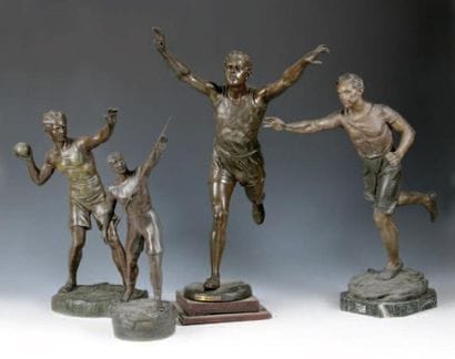 Lot de 4 sculptures en régule: - Victoire...