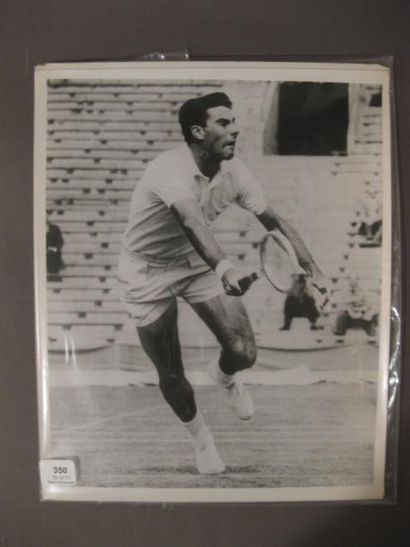 7 Photographies de pressede Mel Anderson(x2),...