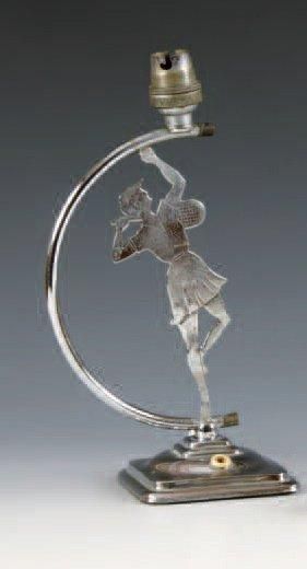 Lampe art déco en métal chromé avec une joueuse...