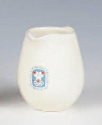 Grenoble,1968
Pot à lait en porcelaine de...