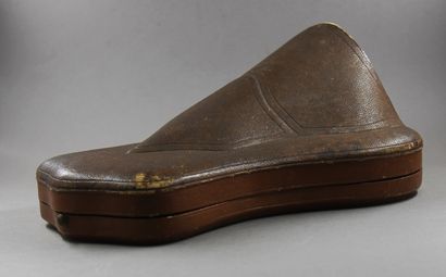 CHAPOULOU orfèvre et divers

Nécessaire de...