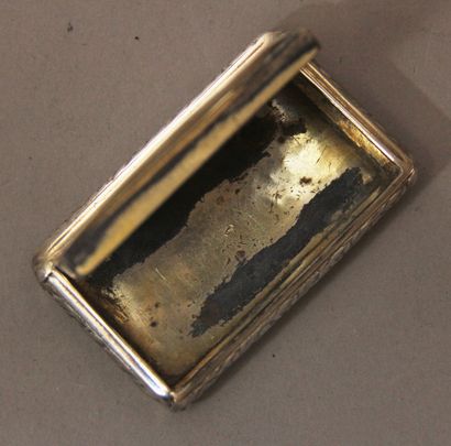 Boite à priser rectangulaire en argent 950°/°°...