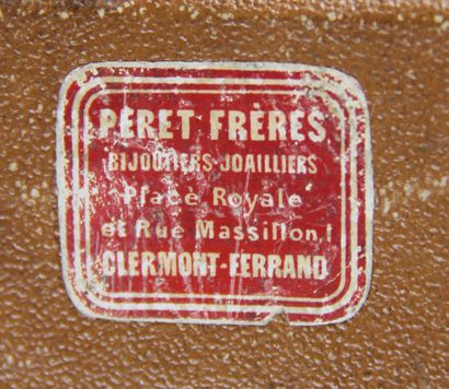 CHAPOULOU orfèvre et divers

Nécessaire de...