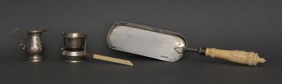 Lot en argent anglais 925°/°° :

- ramasse-miettes...