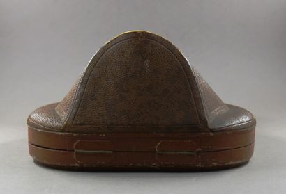 CHAPOULOU orfèvre et divers

Nécessaire de...