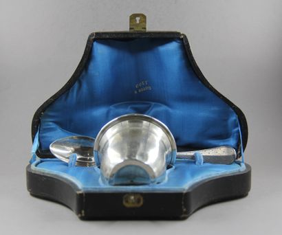 Nécessaire de baptème en argent 950°/°° guilloché...