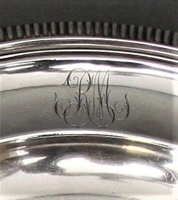 ODIOT orfèvre

Plat rond creux en argent...