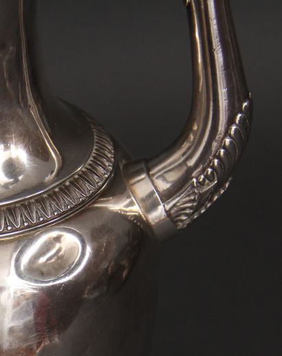 Verseuse en argent 950°/°°, de forme ovoïde...