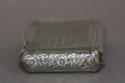 Boite à priser rectangulaire en argent 950°/°°...