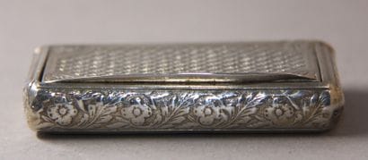 Boite à priser rectangulaire en argent 950°/°°...