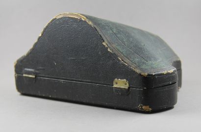 Nécessaire de baptème en argent 950°/°° guilloché...