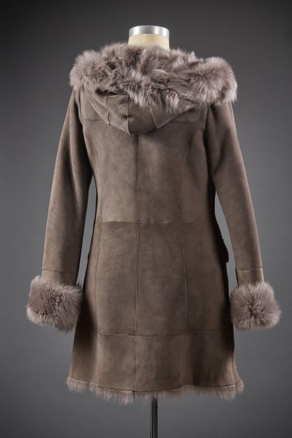 ZAPA

Duffle-coat en envers daim gris et...