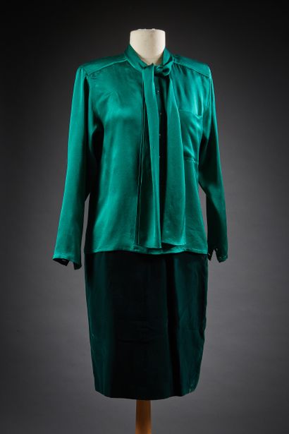Jean Louis SCHERRER Boutique

Ensemble vert...