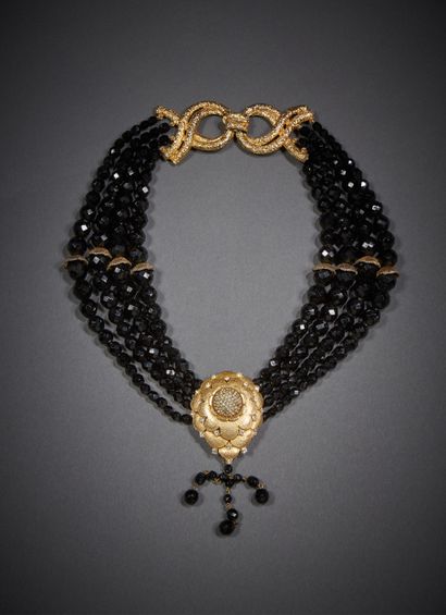 Anonyme

Collier quatre rangs de perles jais...