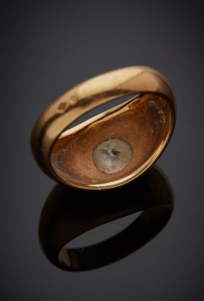 Bague jonc en or jaune 750 millièmes ornée...