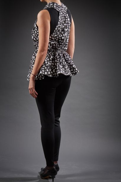ALAÏA

Ensemble en maille noir composé d'un...