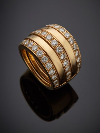 VAN CLEEF ARPELS

Bague bandeau en or jaune...