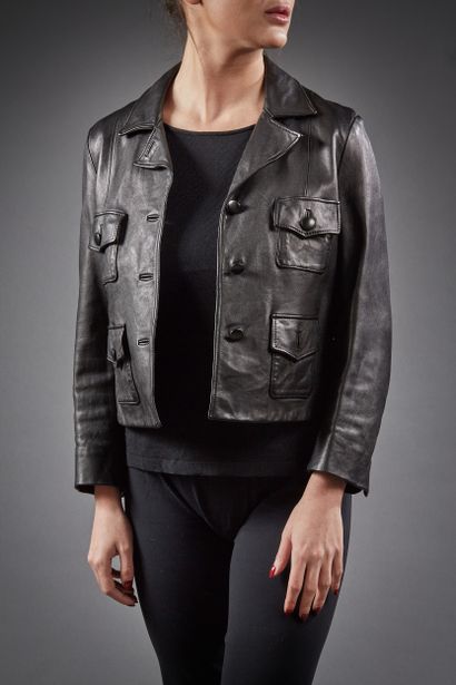 PRADA 

Collection Automne/Hiver 2010-2011

Veste...