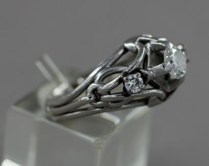 Bague en platine 850 millièmes, le centre...