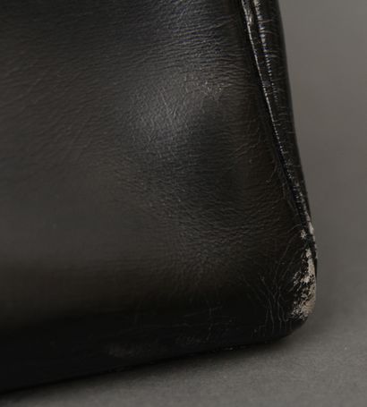 HERMES Paris

Sac Kelly en box noir, attaches

et...